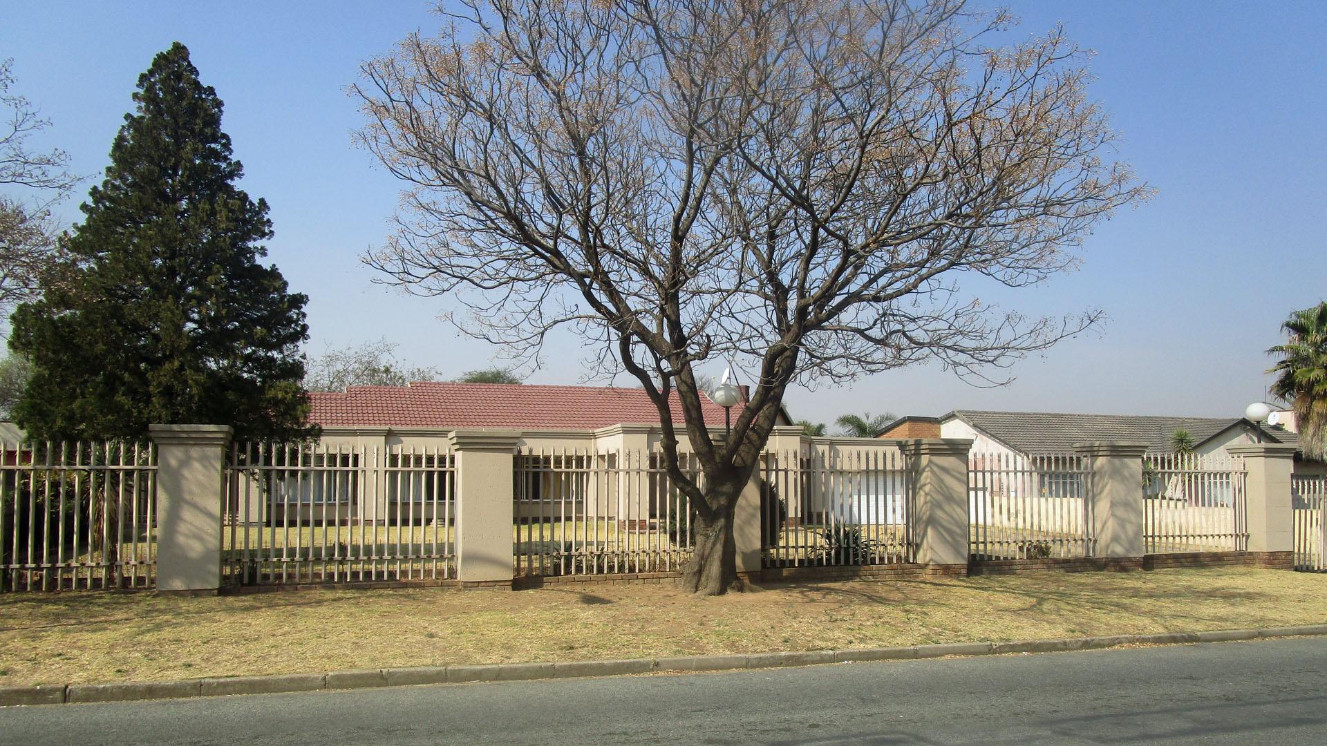Front View of property in Elspark
