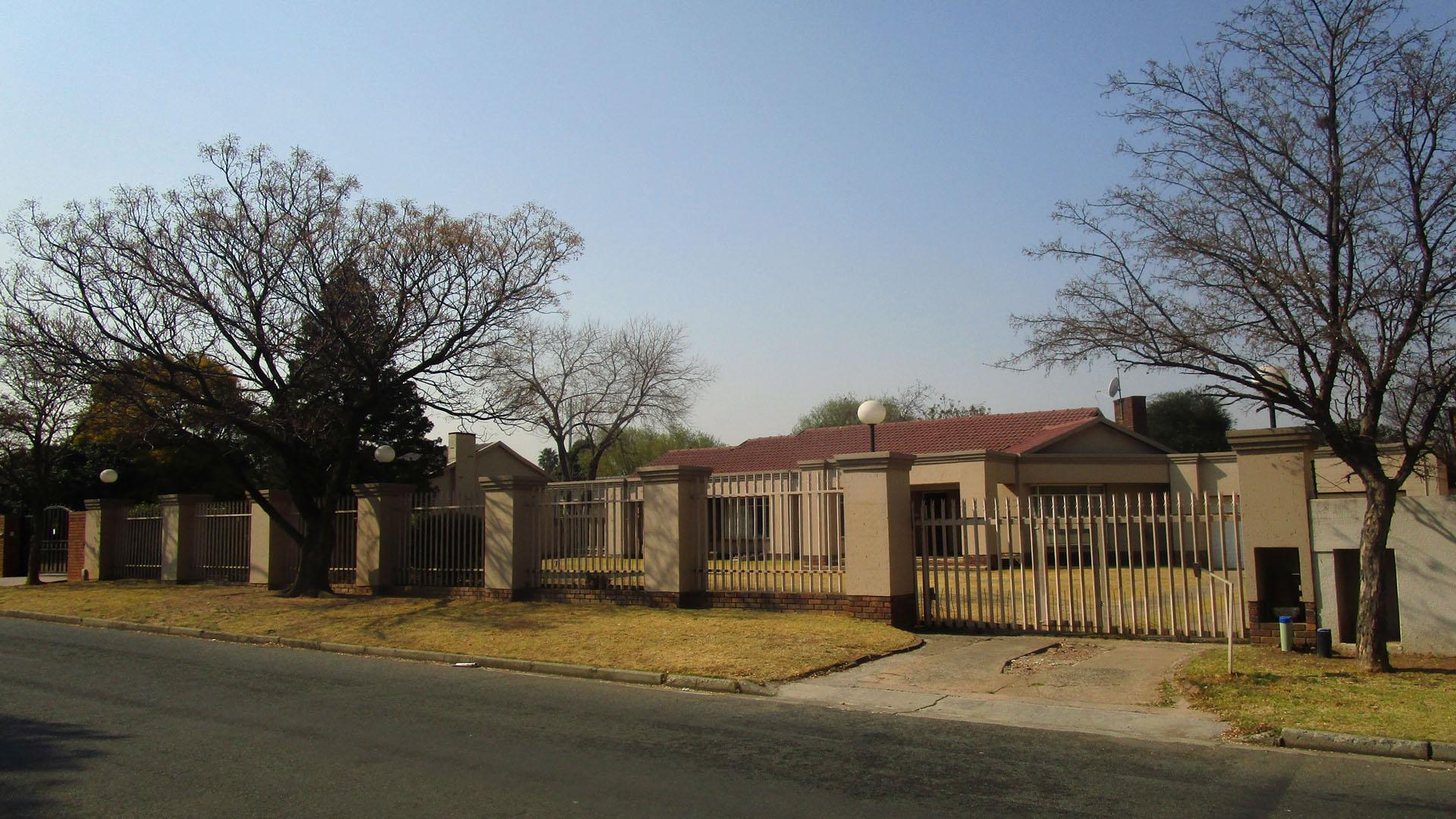 Front View of property in Elspark