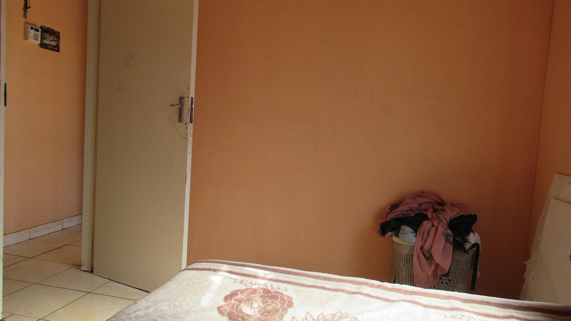 Bed Room 1 - 9 square meters of property in Evaton West