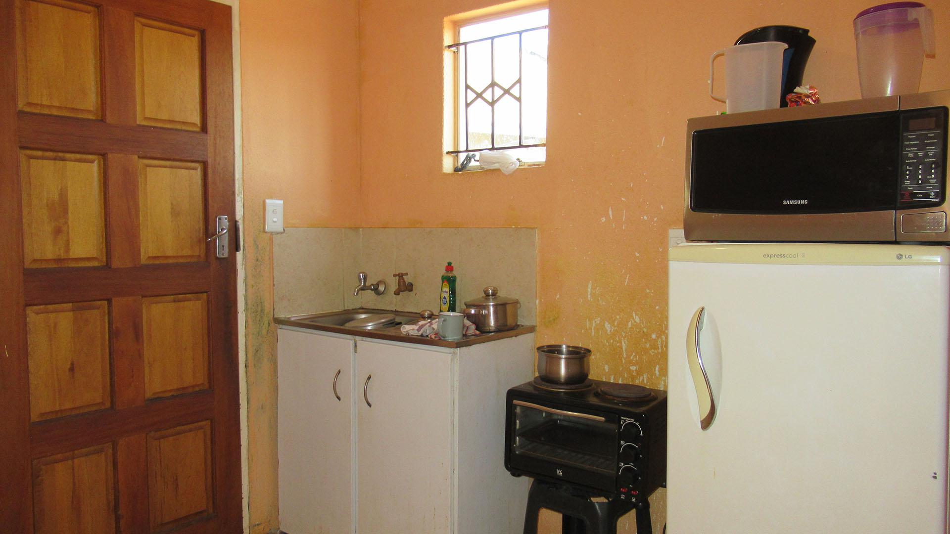 Kitchen - 5 square meters of property in Evaton West