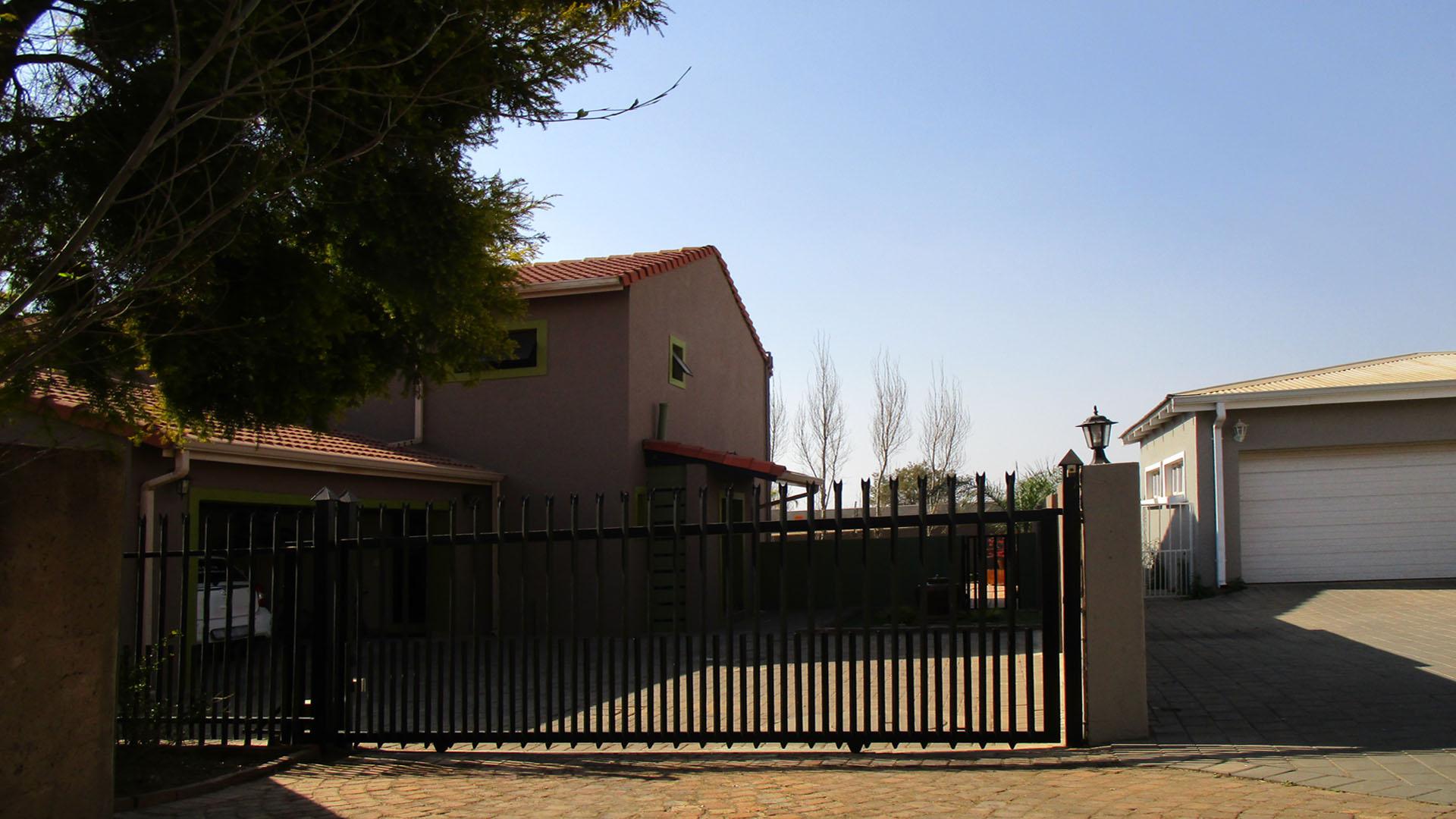 Front View of property in Tijger Vallei