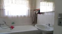 Bathroom 1 - 5 square meters of property in Daspoort