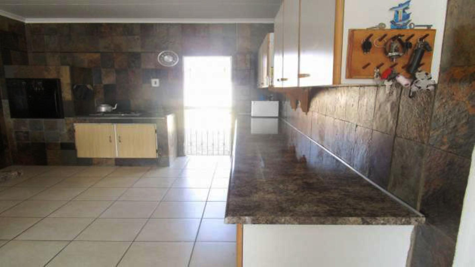 Kitchen - 24 square meters of property in Benoni AH