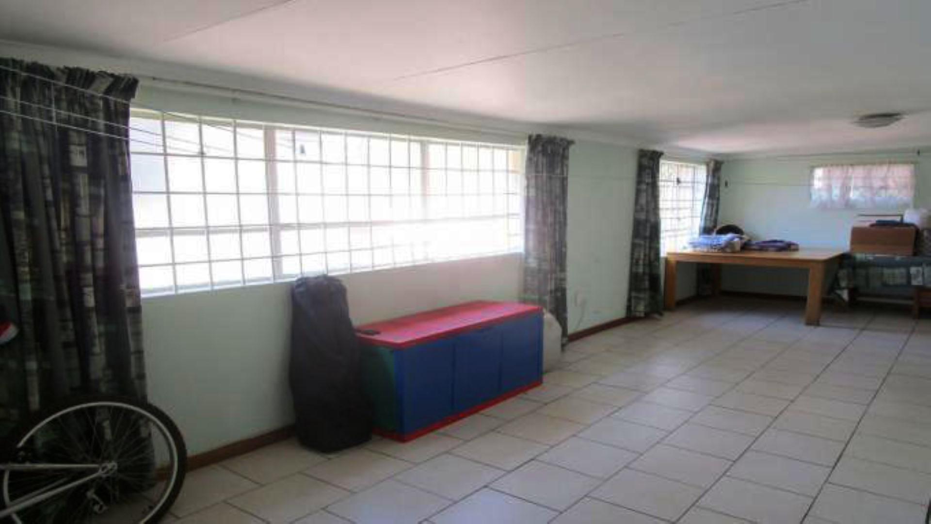 Rooms - 117 square meters of property in Benoni AH