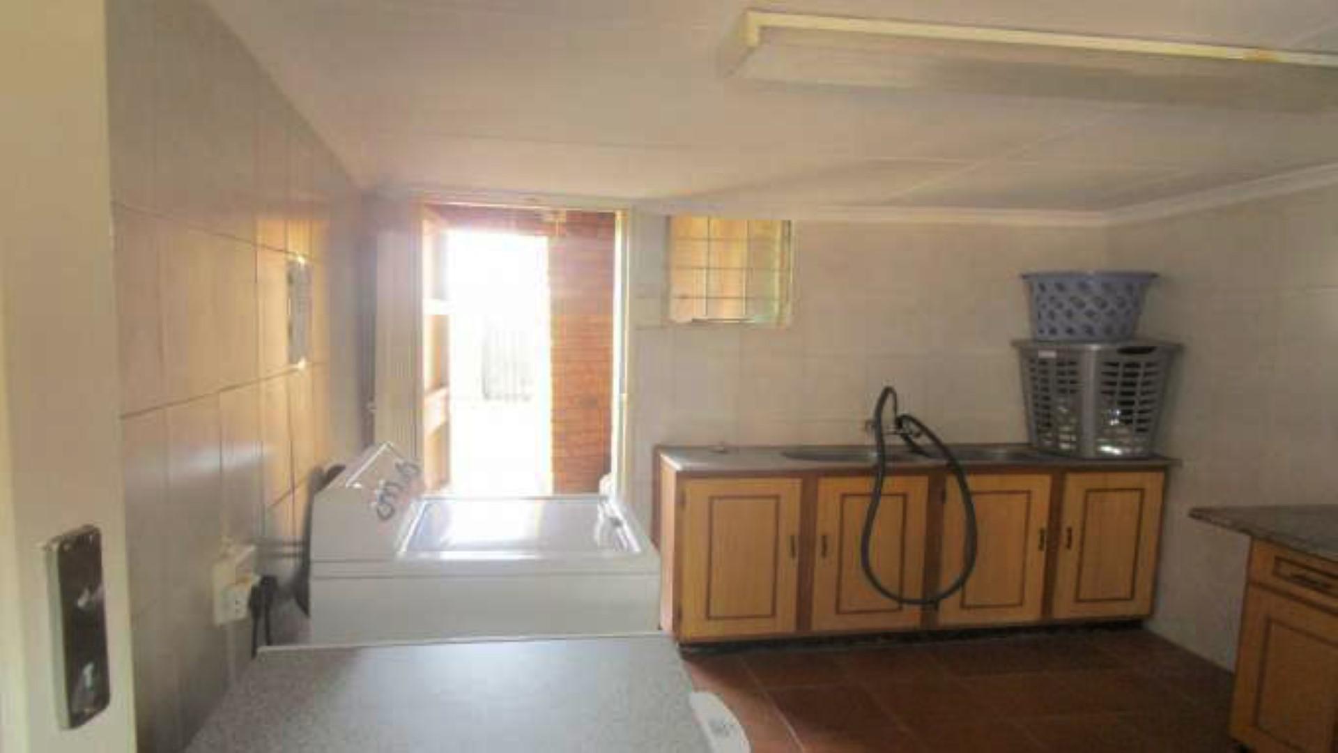 Rooms - 117 square meters of property in Benoni AH