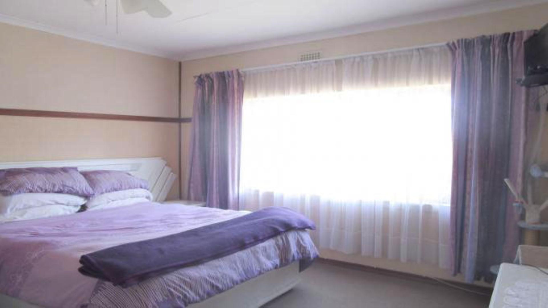 Bed Room 2 - 19 square meters of property in Benoni AH