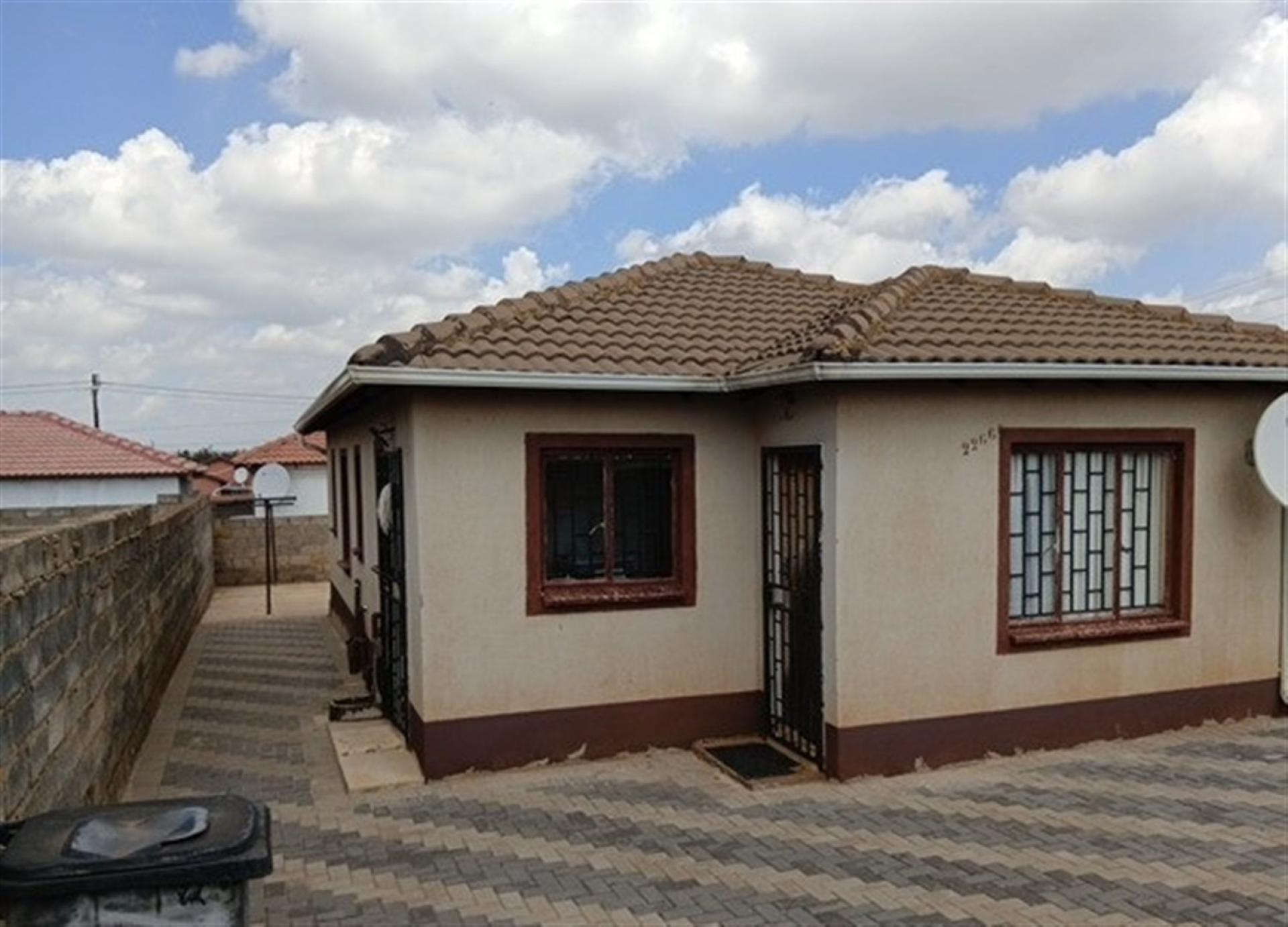 Front View of property in Protea Glen