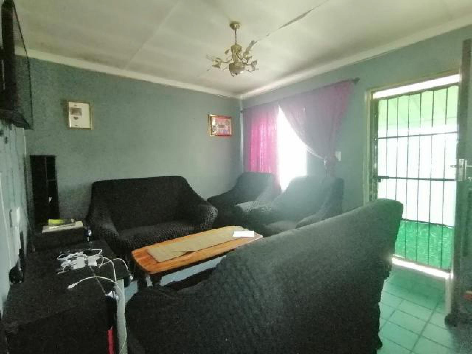 Lounges of property in New Eastridge