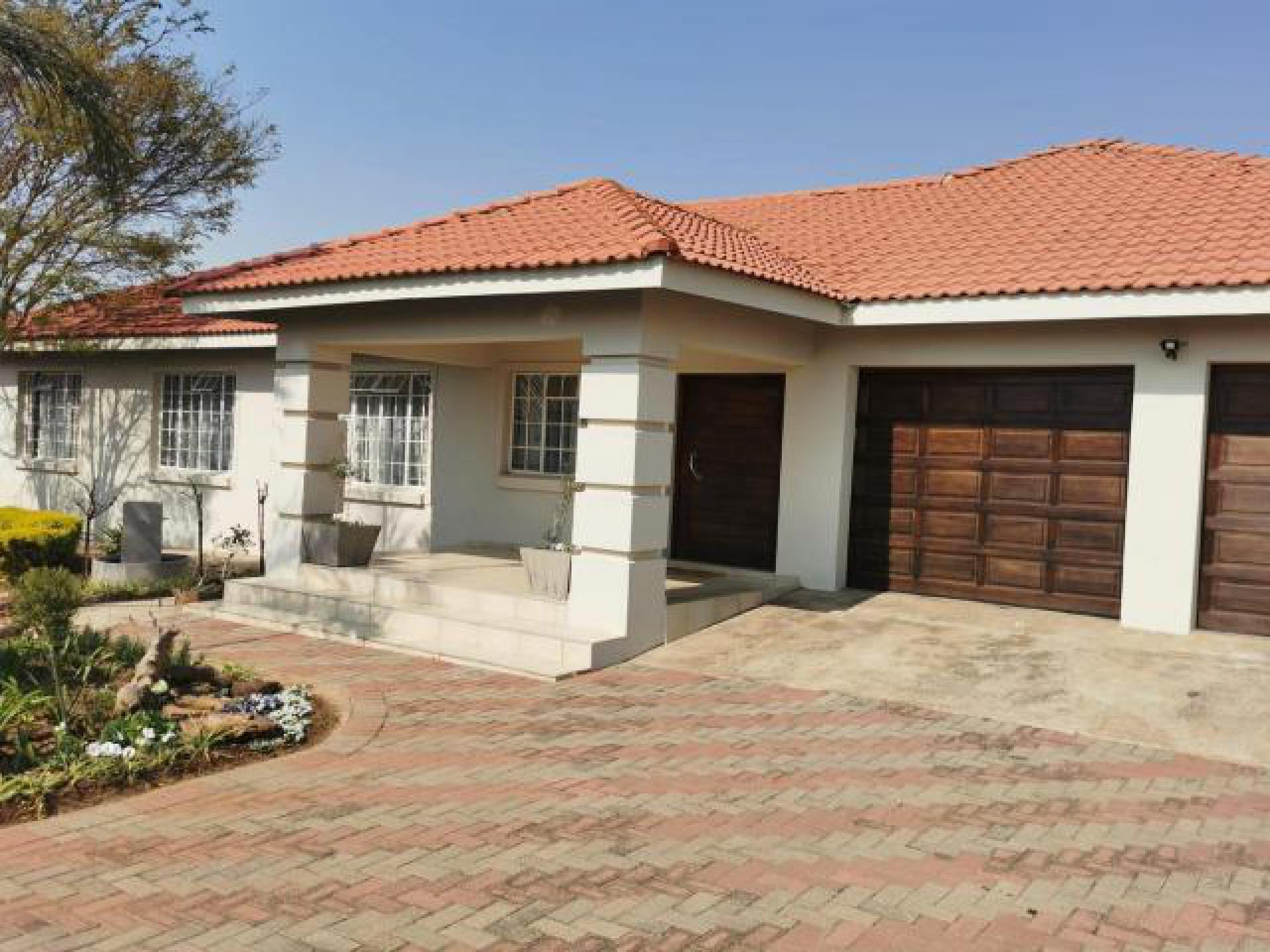 Front View of property in Bendor Park