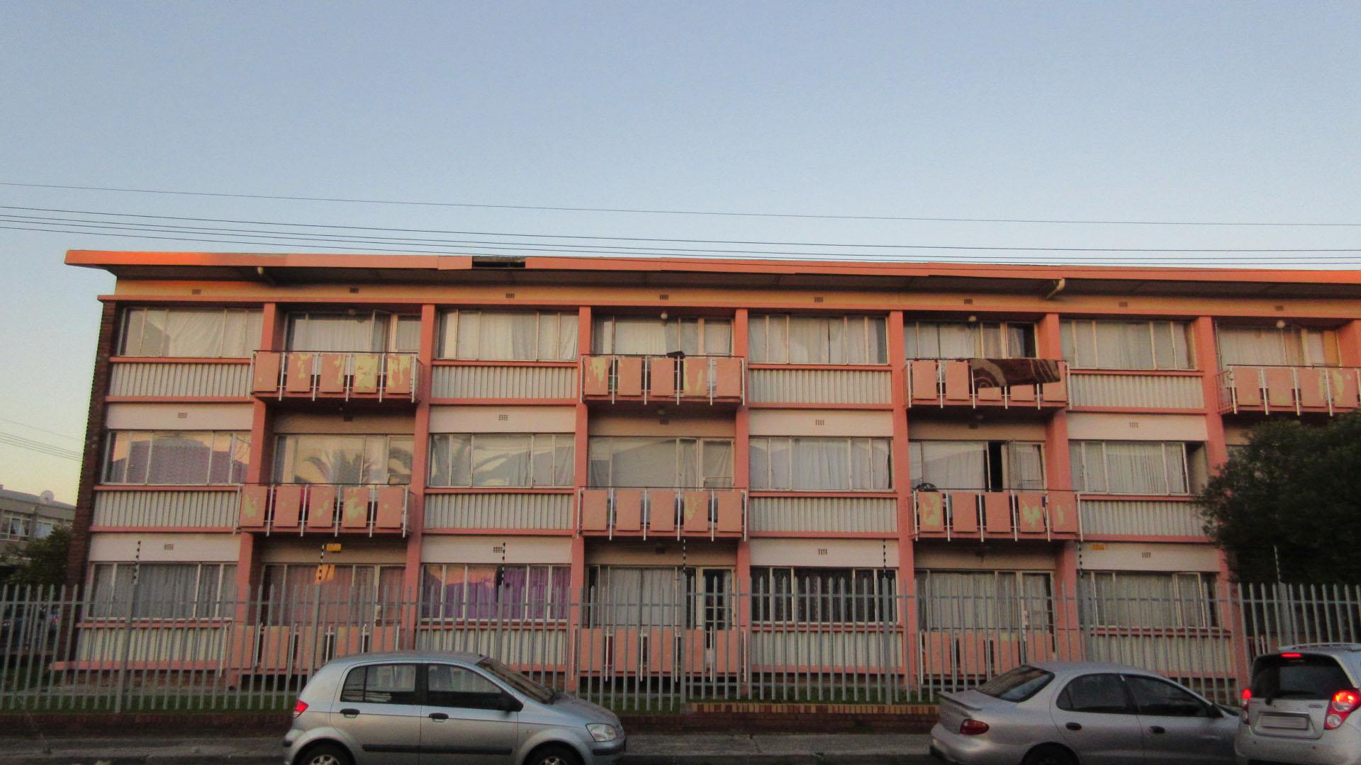 Front View of property in Parow Central