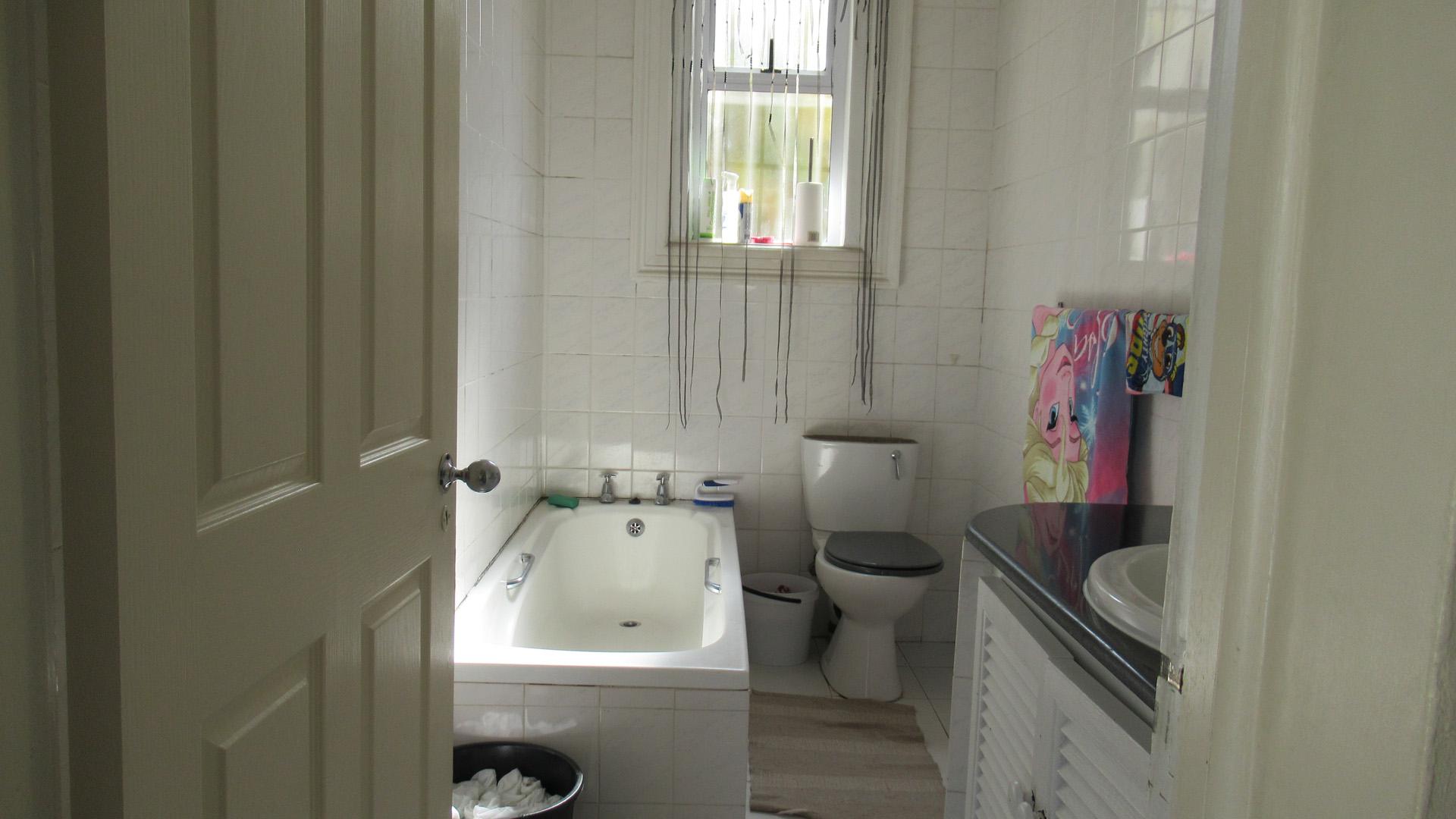 Bathroom 1 - 5 square meters of property in Durban Central