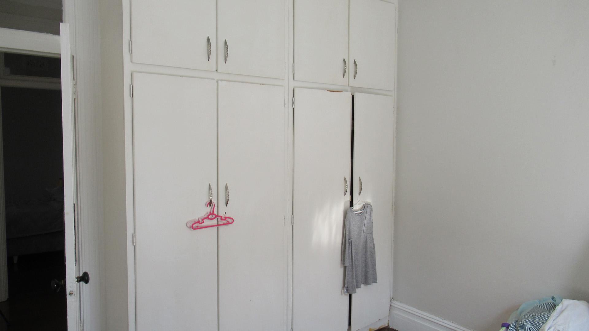 Bed Room 1 - 14 square meters of property in Durban Central