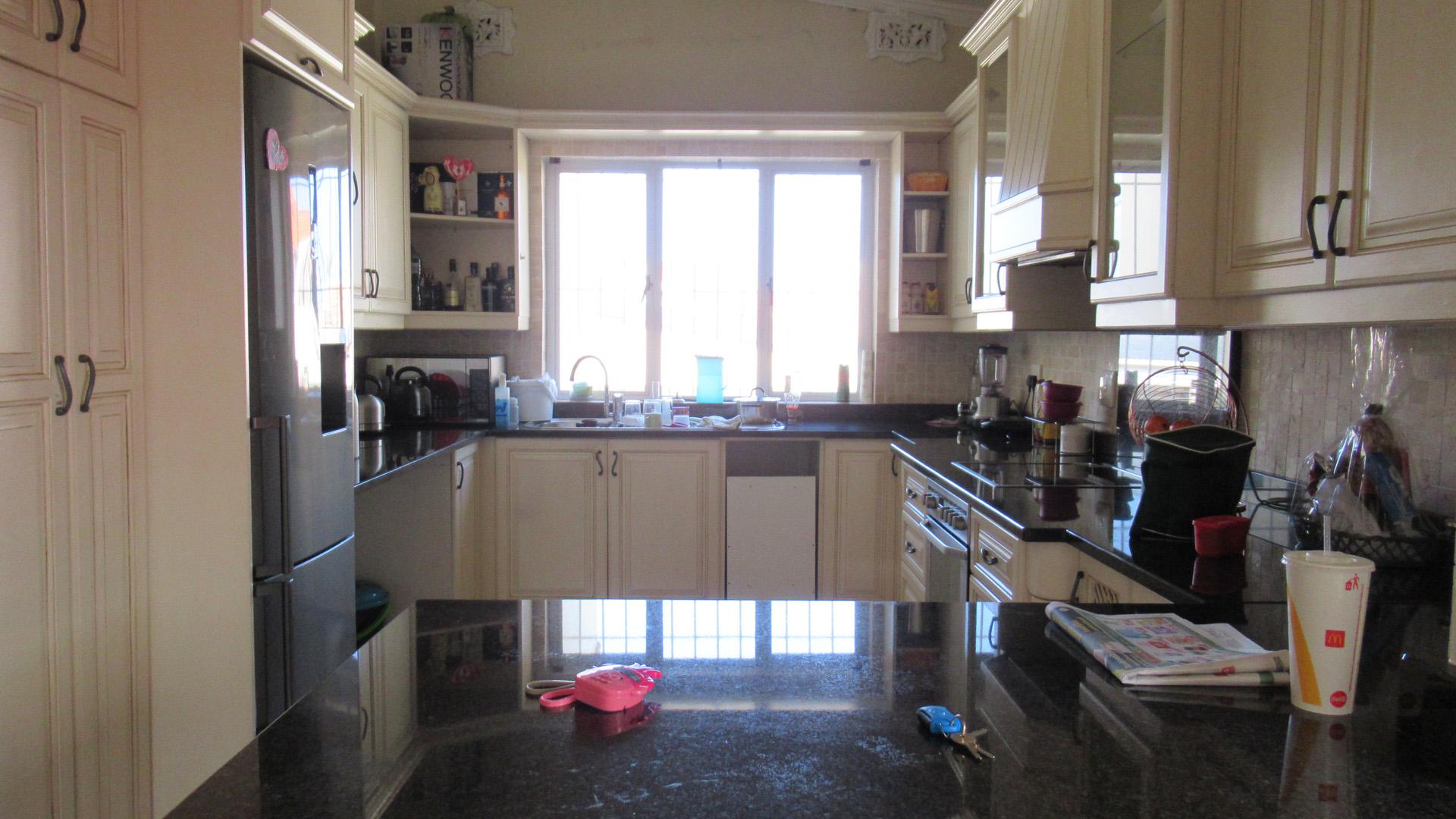 Kitchen - 14 square meters of property in Durban Central