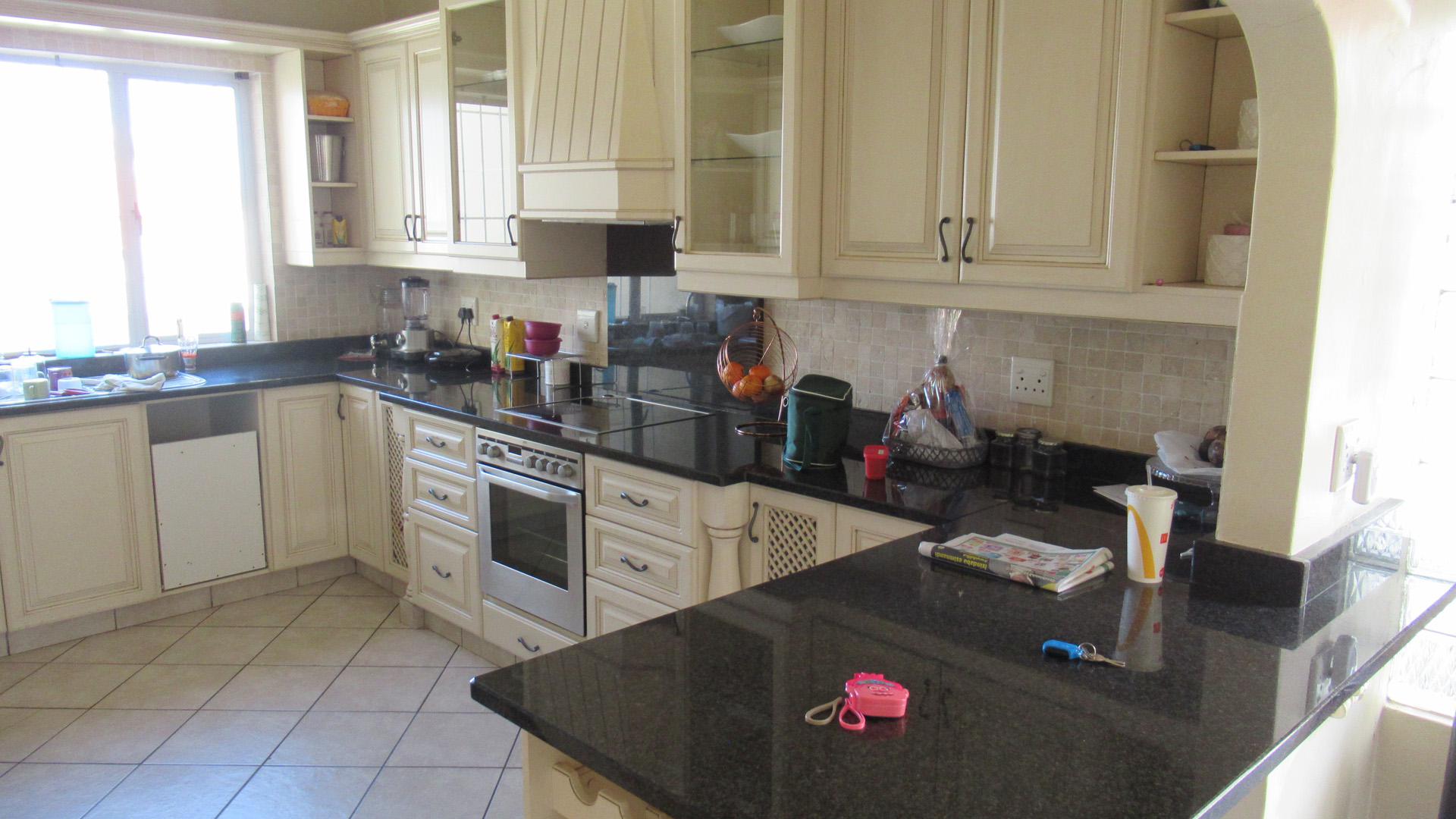 Kitchen - 14 square meters of property in Durban Central
