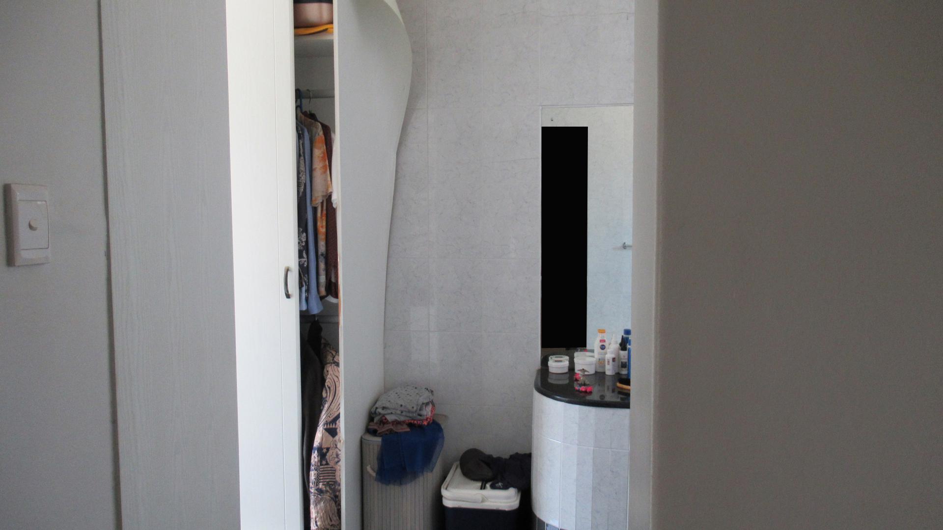 Main Bedroom - 15 square meters of property in Durban Central