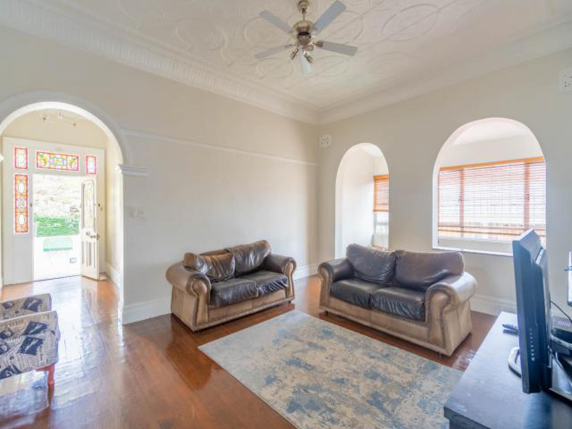 Lounges - 25 square meters of property in Durban Central