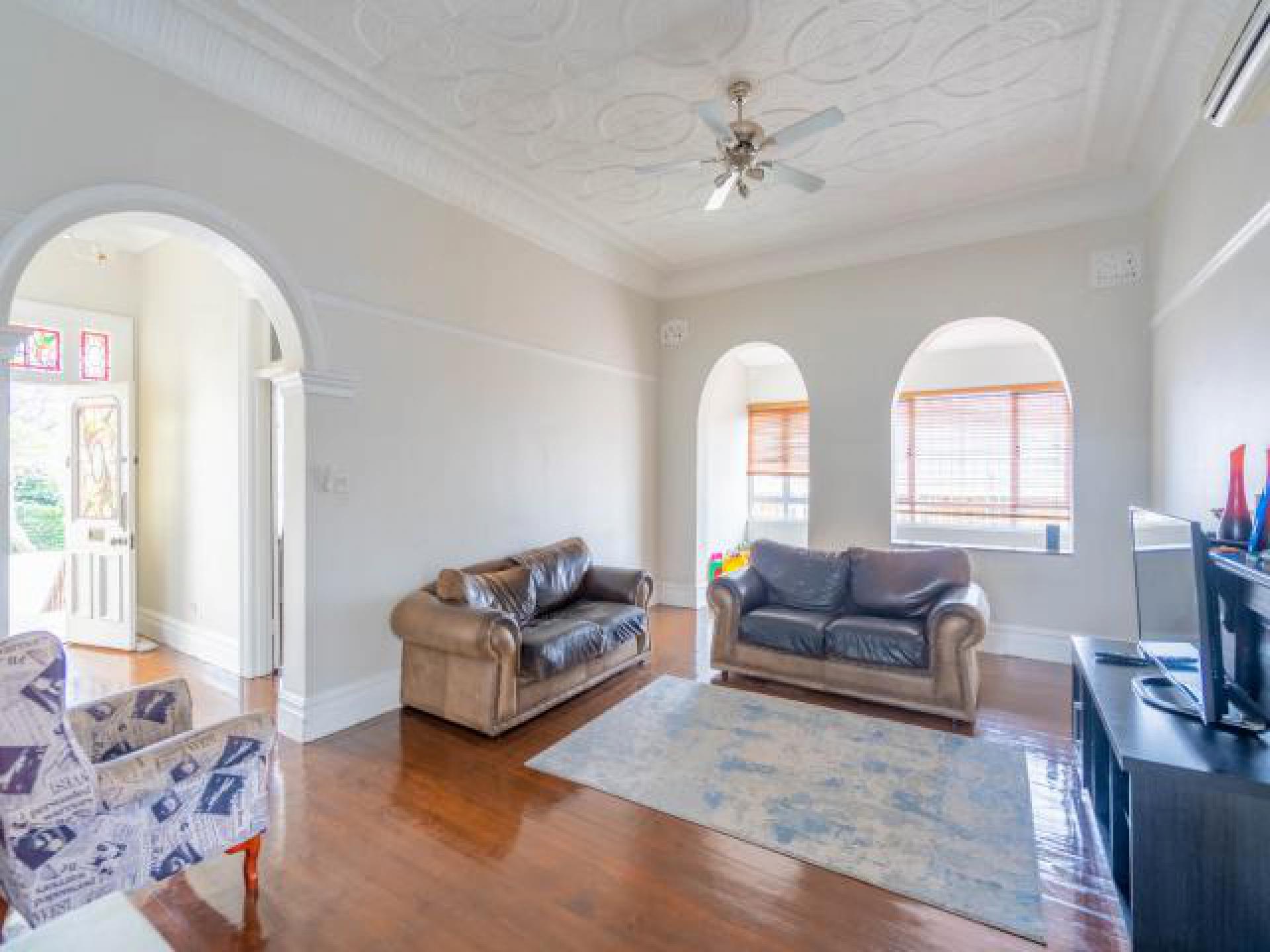 Lounges - 25 square meters of property in Durban Central