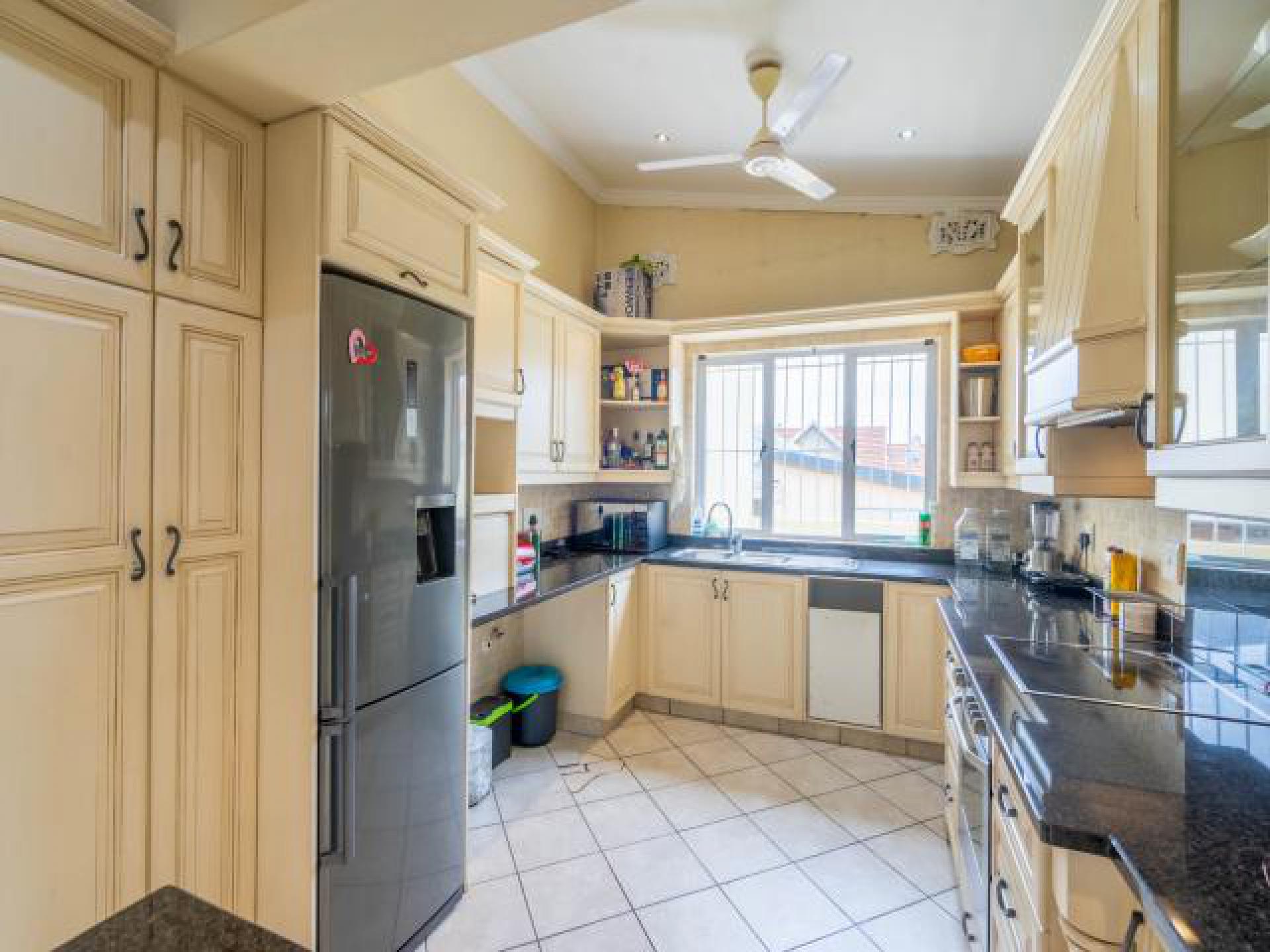 Kitchen - 14 square meters of property in Durban Central