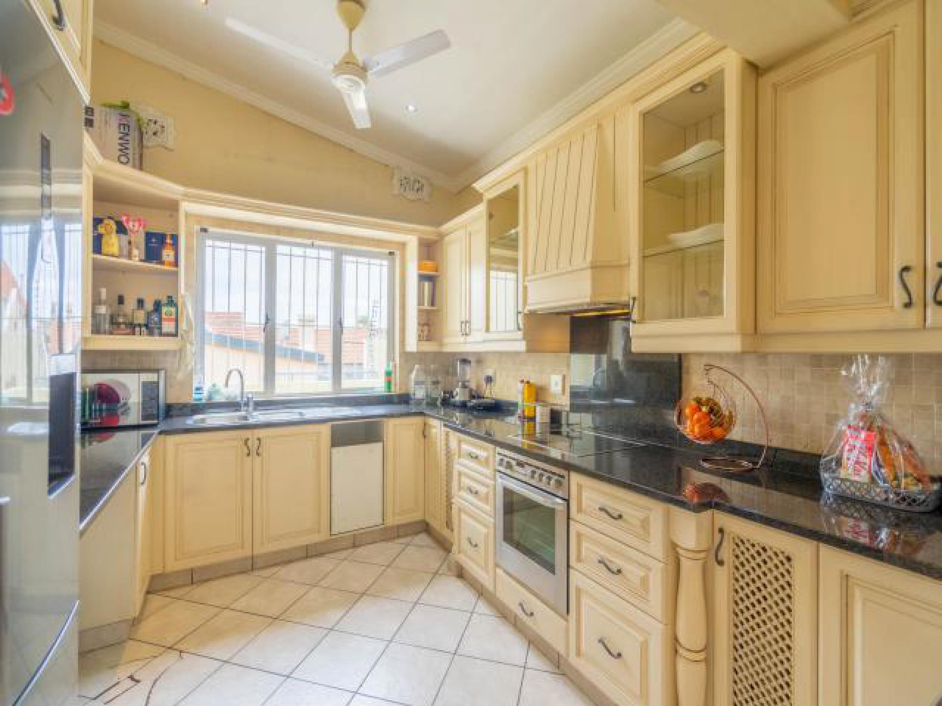 Kitchen - 14 square meters of property in Durban Central
