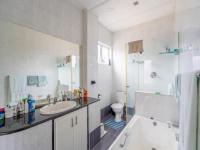 Main Bathroom - 14 square meters of property in Durban Central
