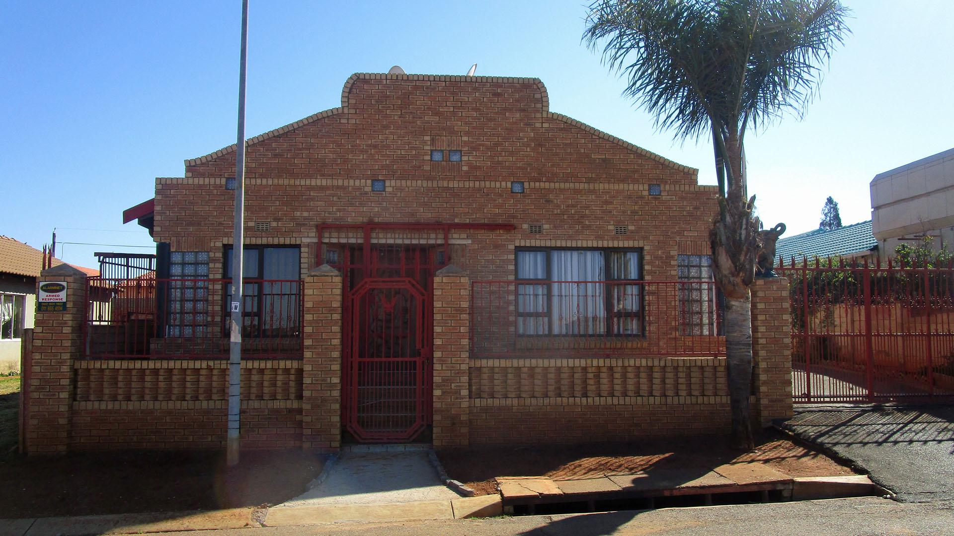 Front View of property in Lenasia South