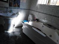 Main Bathroom - 10 square meters of property in Lenasia South
