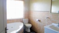 Main Bathroom - 10 square meters of property in Rynfield