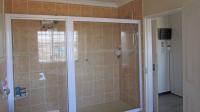 Main Bathroom - 10 square meters of property in Rynfield