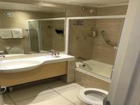 Bathroom 1 - 7 square meters of property in Brentwood Park