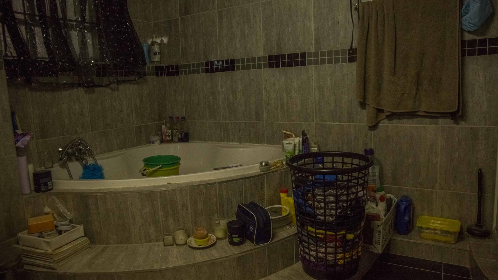 Bathroom 1 - 10 square meters of property in Parktown