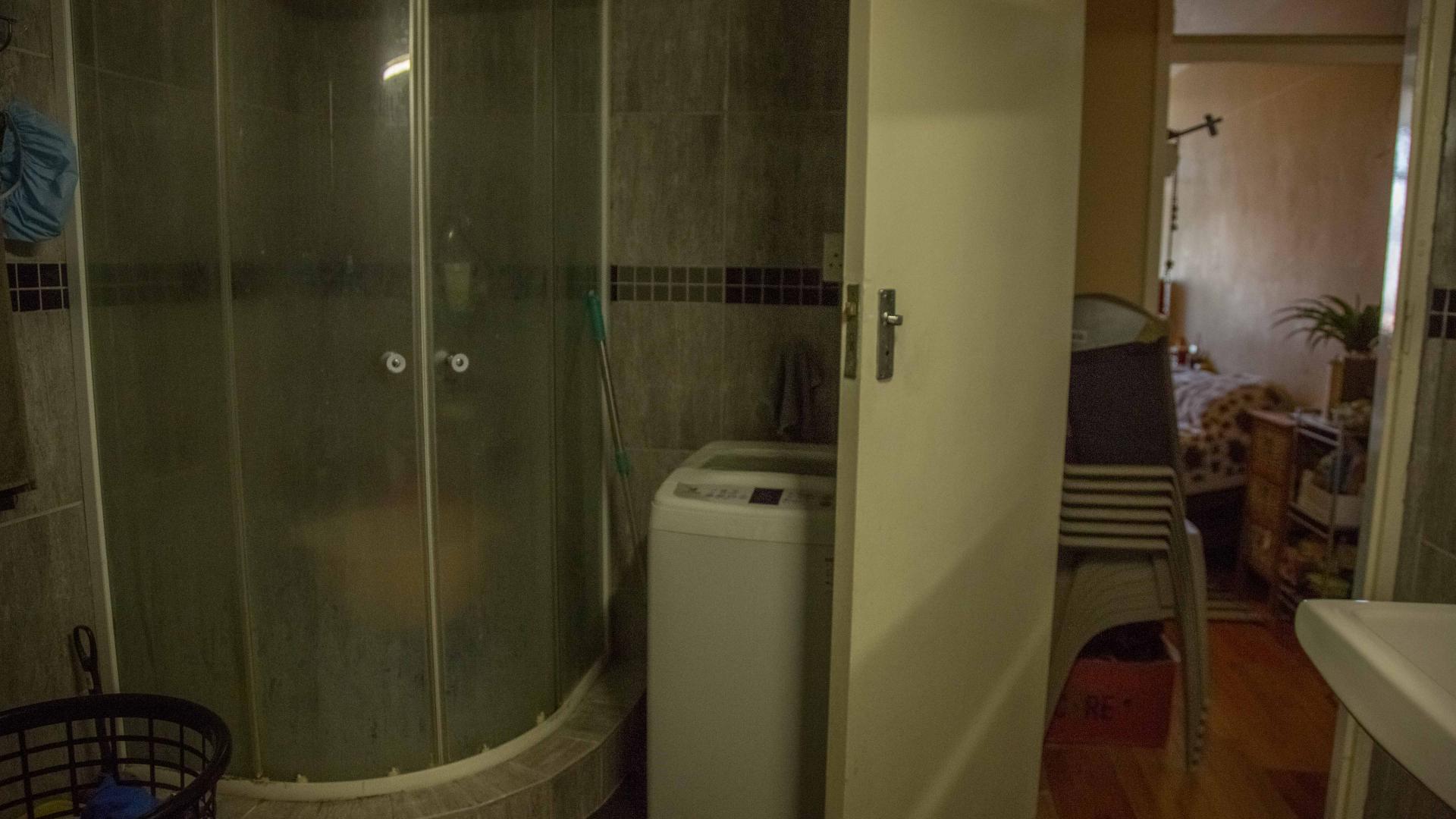 Bathroom 1 - 10 square meters of property in Parktown