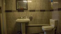 Bathroom 1 - 10 square meters of property in Parktown