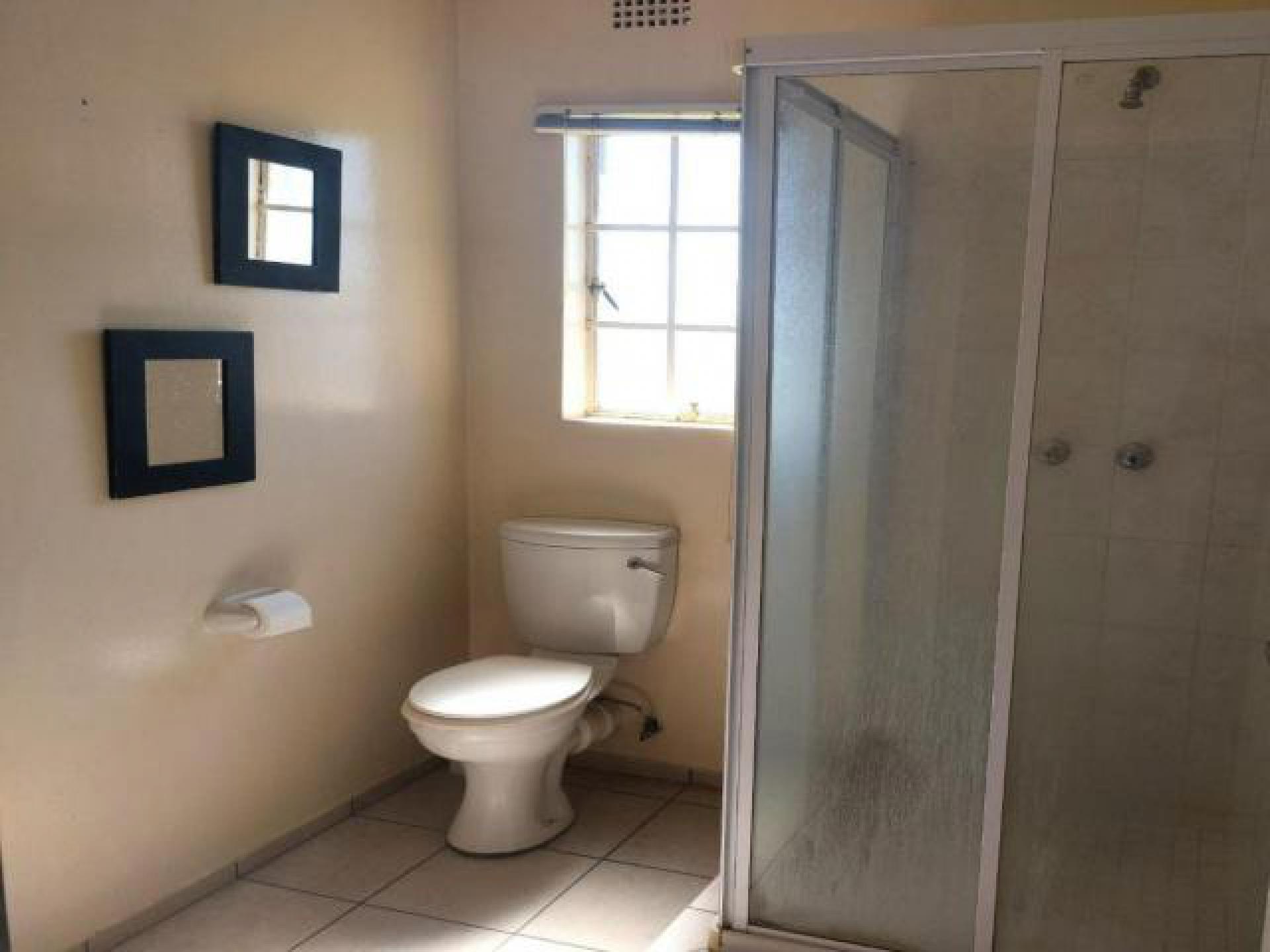 Main Bathroom - 22 square meters of property in Brentwood