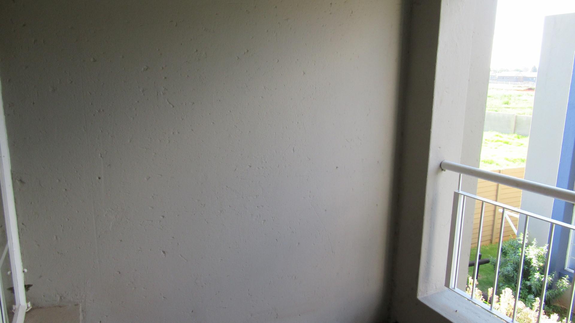 Balcony - 27 square meters of property in Brentwood