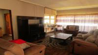 Lounges - 44 square meters of property in Witfield