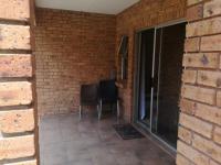 Patio - 9 square meters of property in Birchleigh North