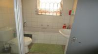 Bathroom 1 - 6 square meters of property in Birchleigh North