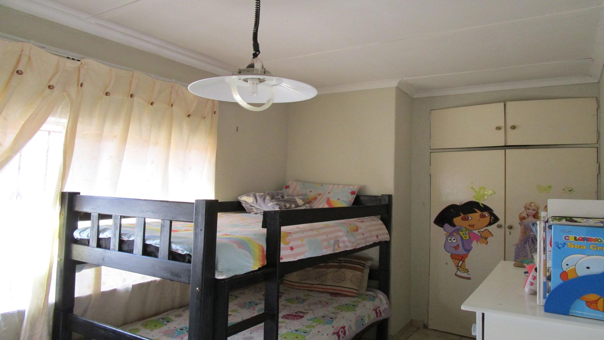 Bed Room 3 - 13 square meters of property in Protea Park (North West)