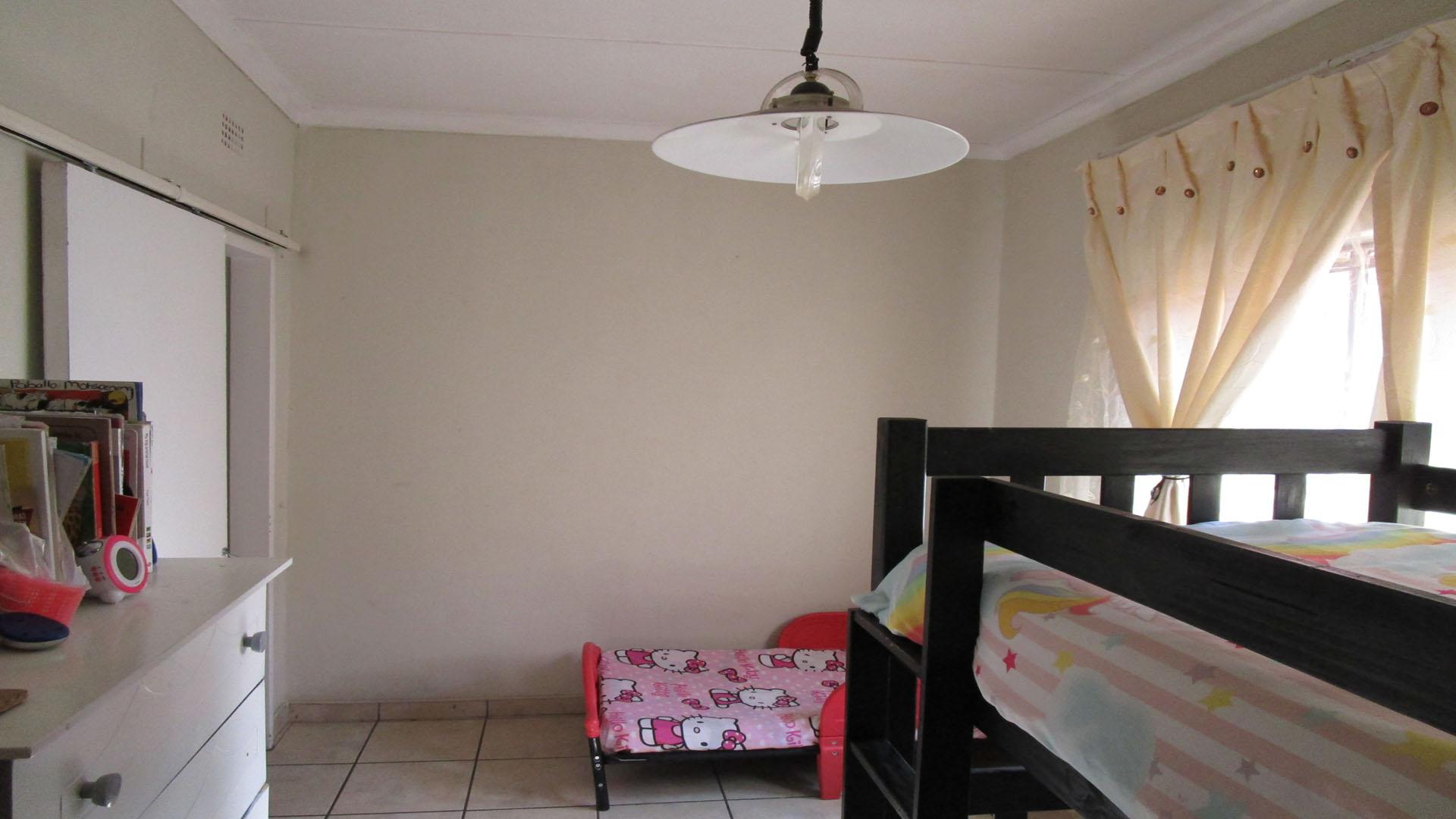 Bed Room 3 - 13 square meters of property in Protea Park (North West)