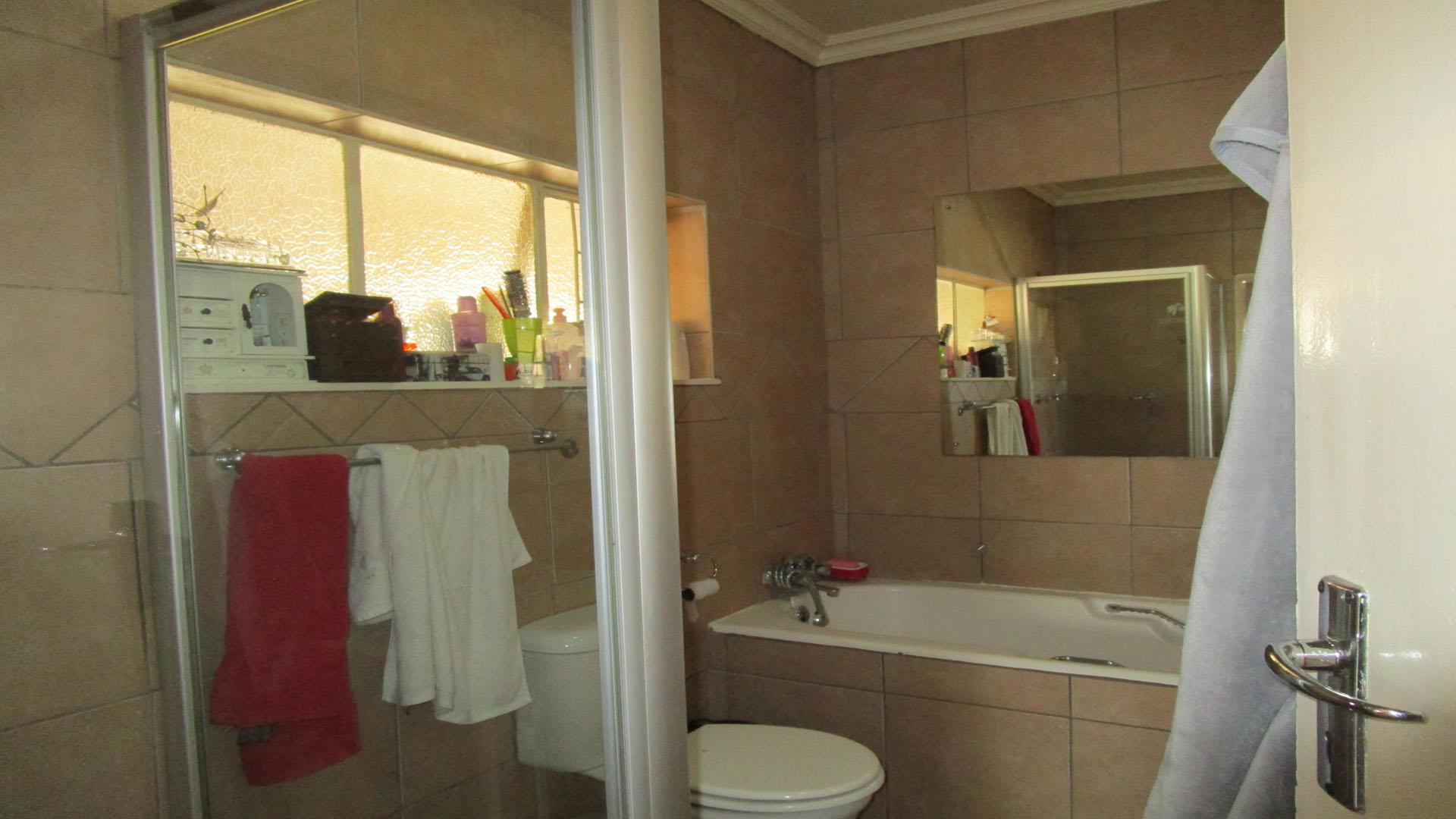 Main Bathroom - 6 square meters of property in Protea Park (North West)