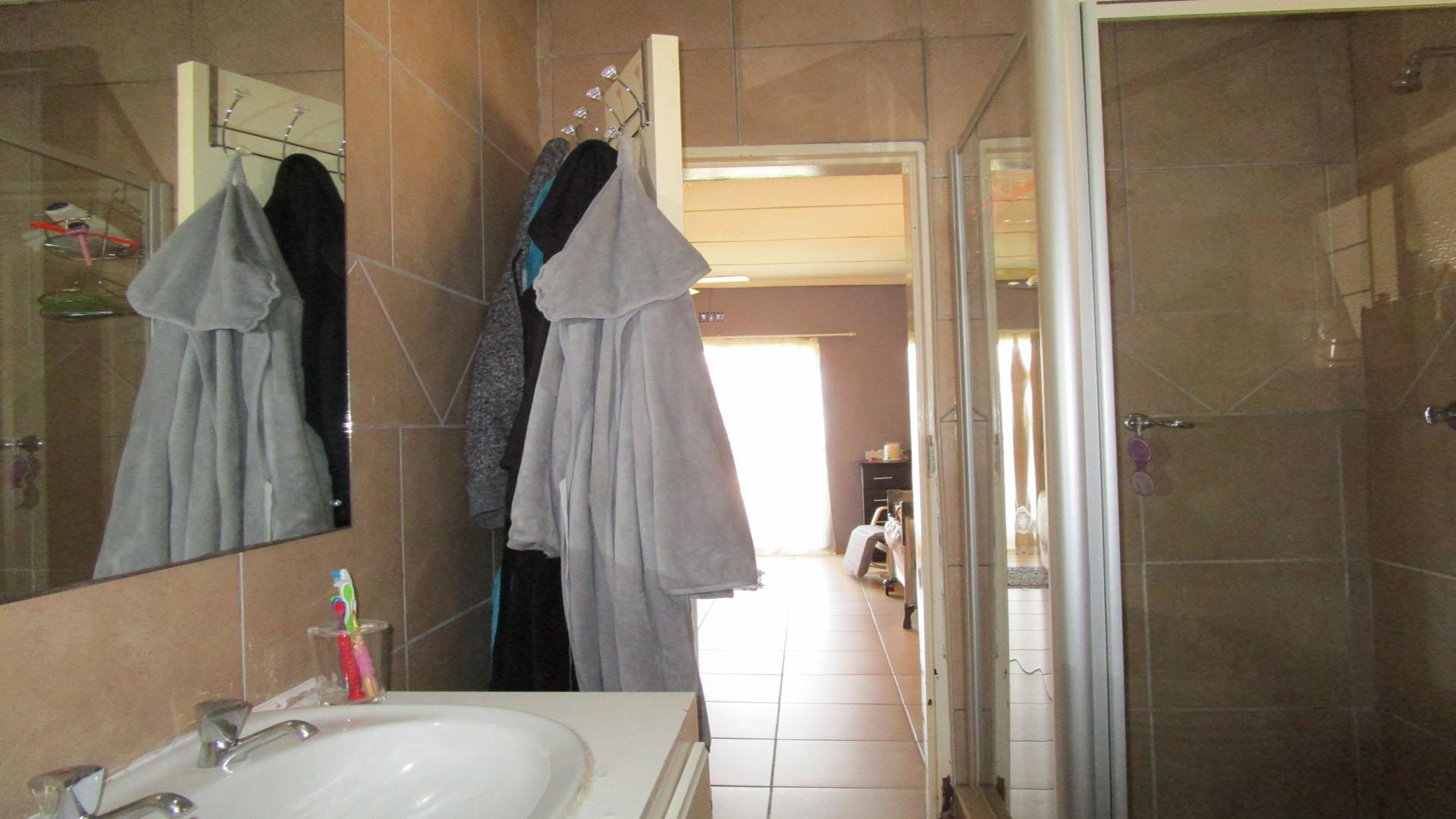 Main Bathroom - 6 square meters of property in Protea Park (North West)