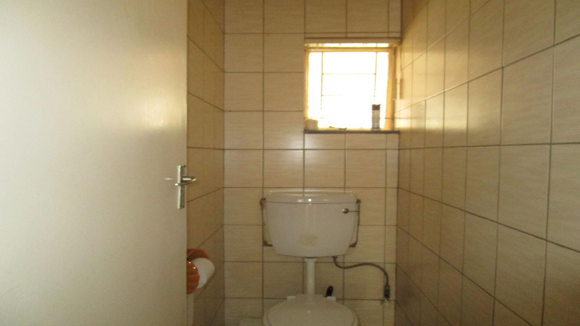 Bathroom 1 - 5 square meters of property in Protea Park (North West)