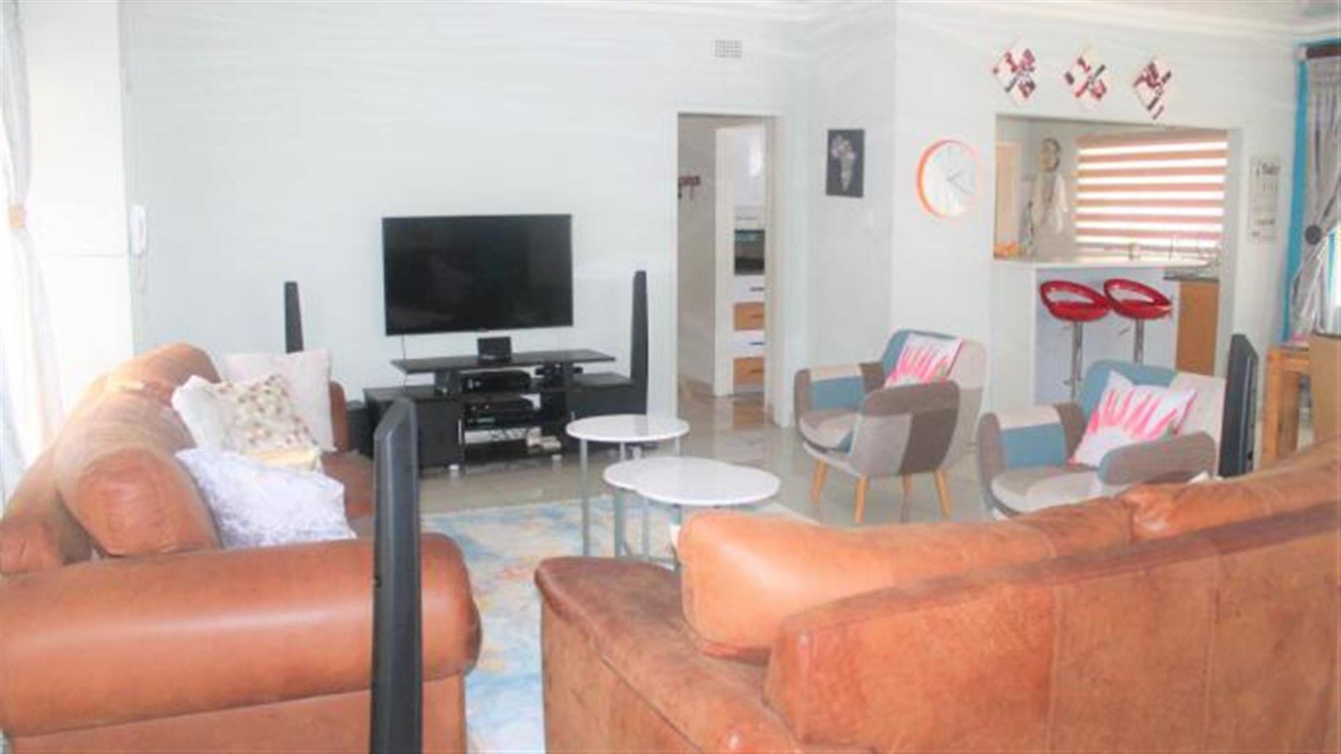 Lounges - 35 square meters of property in Protea Park (North West)