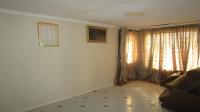 Lounges - 14 square meters of property in Lenasia