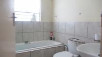 Bathroom 1 - 5 square meters of property in Klarinet
