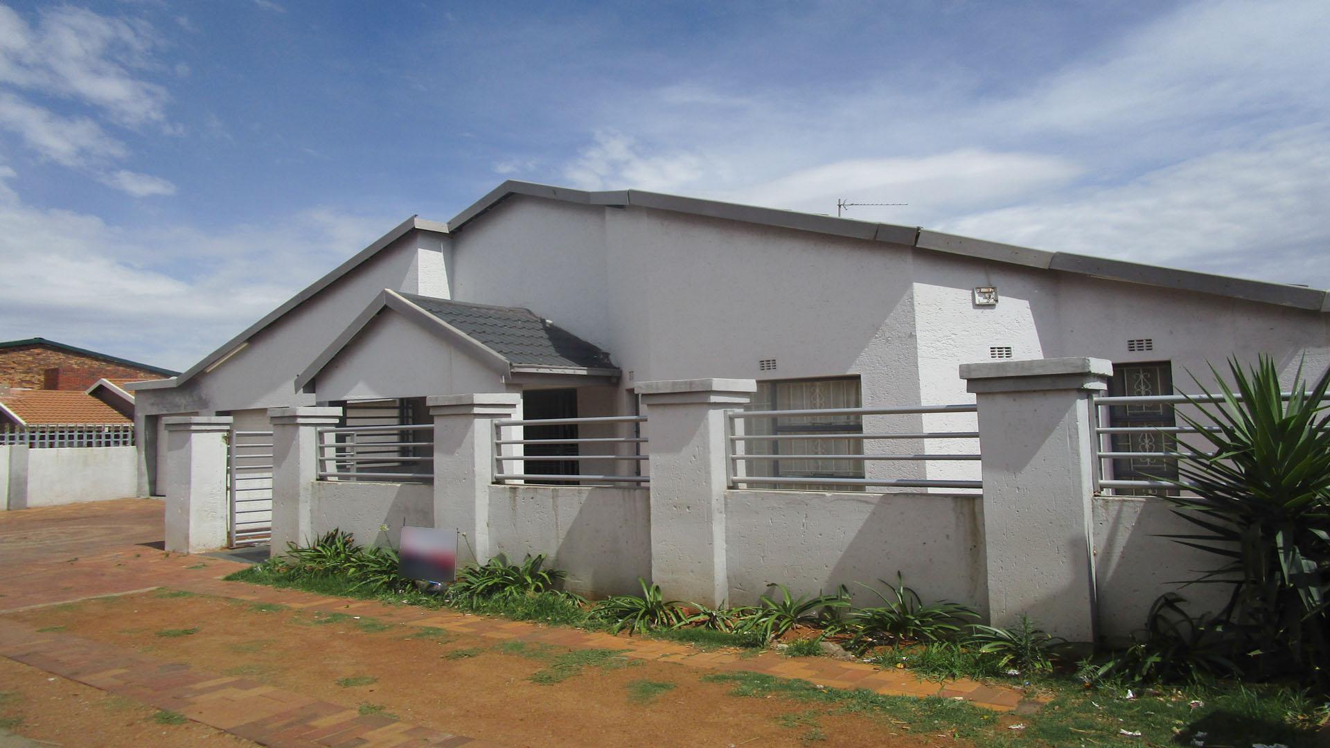 Front View of property in Lenasia South