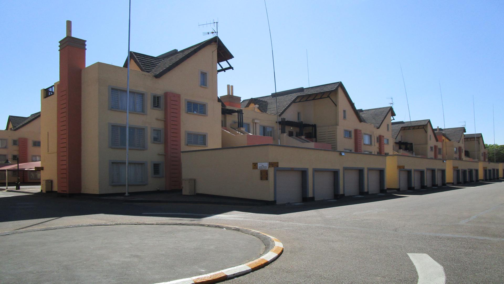 Front View of property in Centurion Central