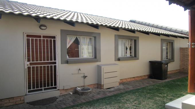 2 Bedroom Sectional Title for Sale For Sale in Mooikloof Ridge - Private Sale - MR325080