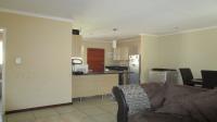 Lounges - 11 square meters of property in Mooikloof Ridge