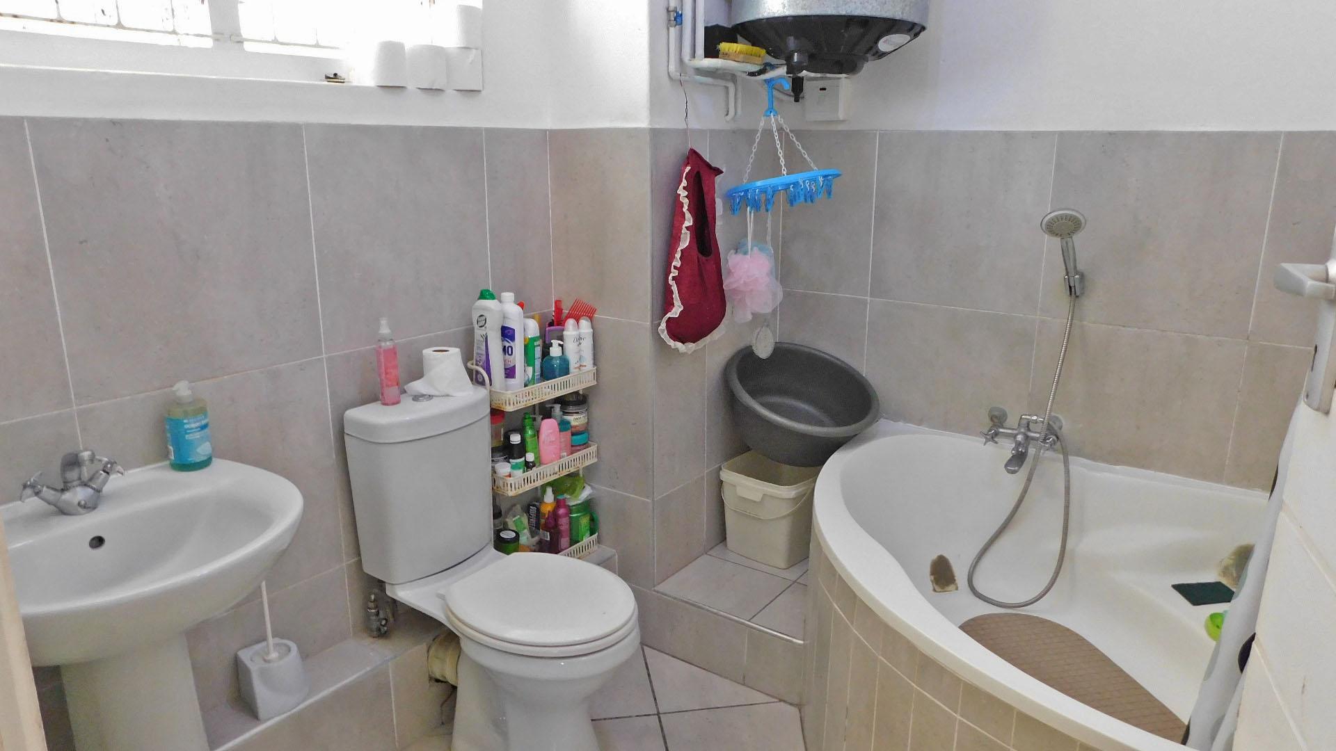 Bathroom 1 - 5 square meters of property in Morningside - DBN